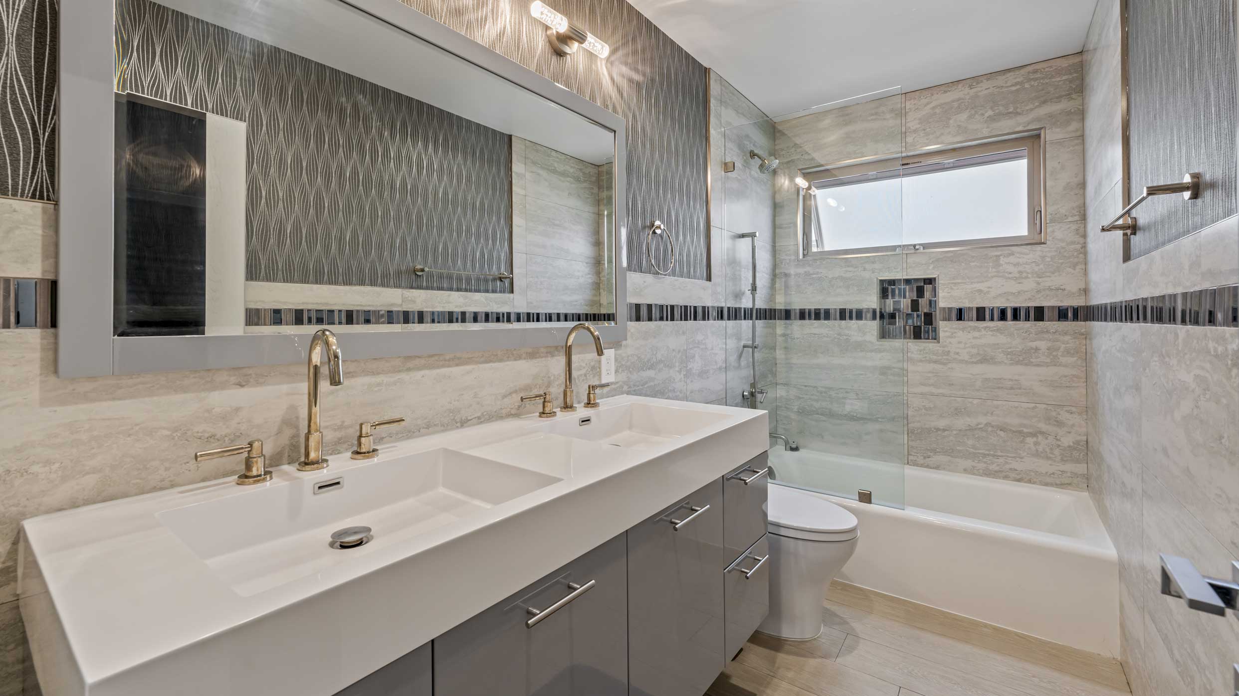 Beaufait House | Bathroom4