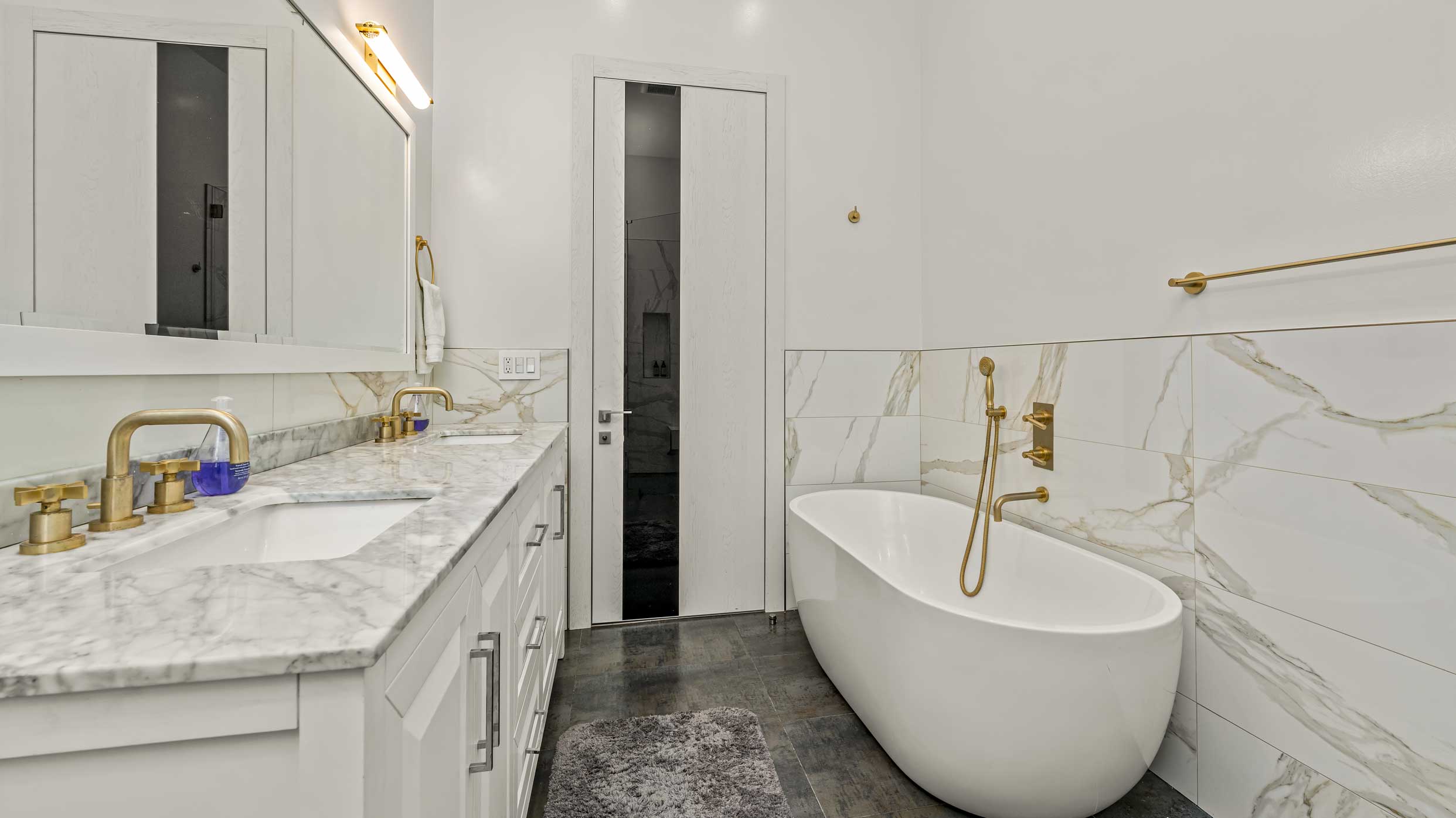 Beaufait House | Bathroom